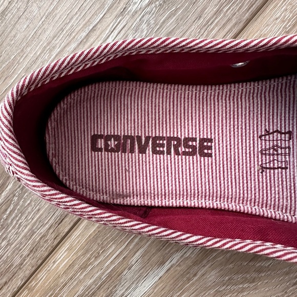 🛍️ Converse white and Red striped Size 7 great condition clean - Picture 8 of 9